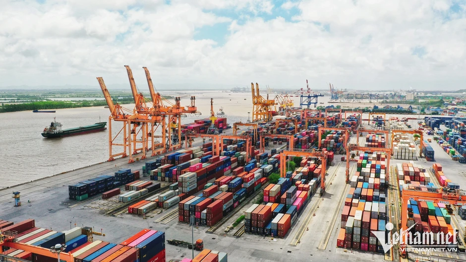 Bộ Chính trị: Thu hút 200-300 tỷ USD vốn đầu tư nước ngoài đăng ký trong 5 năm Bộ Chính trị: Thu hút 200-300 tỷ USD vốn đầu tư nước ngoài đăng ký trong 5 năm