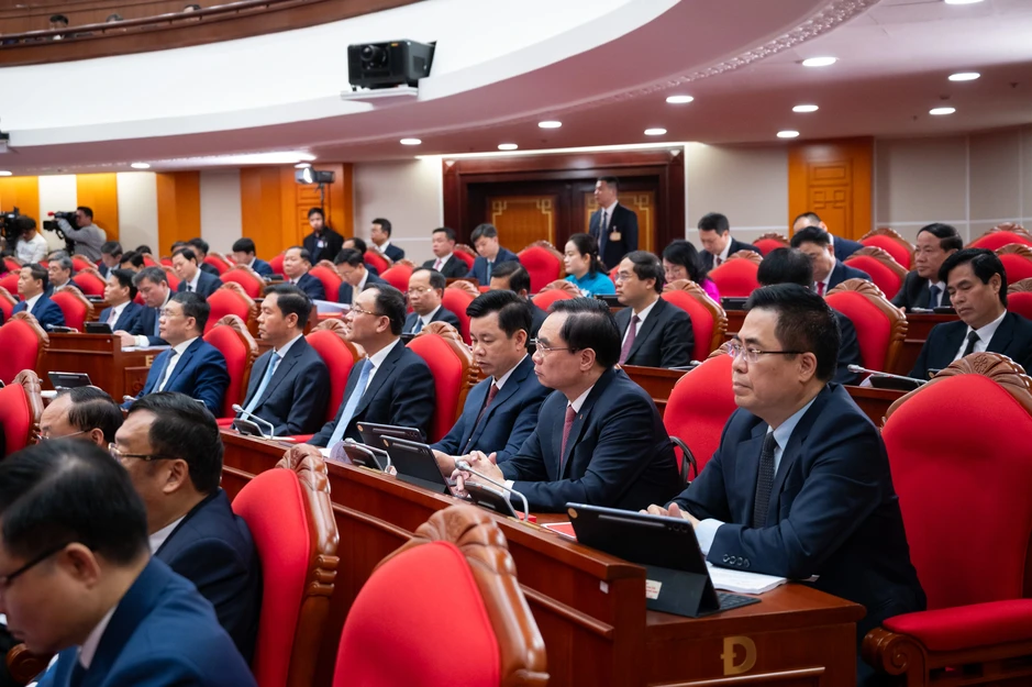 Bộ Chính trị yêu cầu xây dựng phương án bổ sung biên chế, điều động cán bộ Bộ Chính trị yêu cầu xây dựng phương án bổ sung biên chế, điều động cán bộ