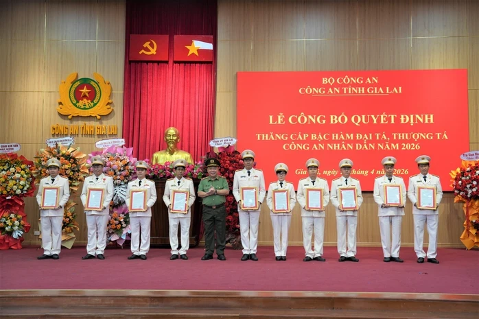 Bộ Công an thăng hàm Đại tá cho 21 cán bộ Công an tỉnh Gia Lai Bộ Công an thăng hàm Đại tá cho 21 cán bộ Công an tỉnh Gia Lai