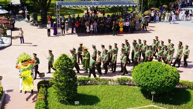 Bộ Công an tri ân các Anh hùng liệt sĩ tại Quảng Trị Bộ Công an tri ân các Anh hùng liệt sĩ tại Quảng Trị