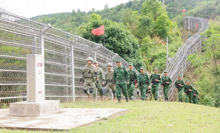 Bộ đội Biên phòng Điện Biên và Bộ đội Biên phòng khu Mông Tự phối hợp tuần tra