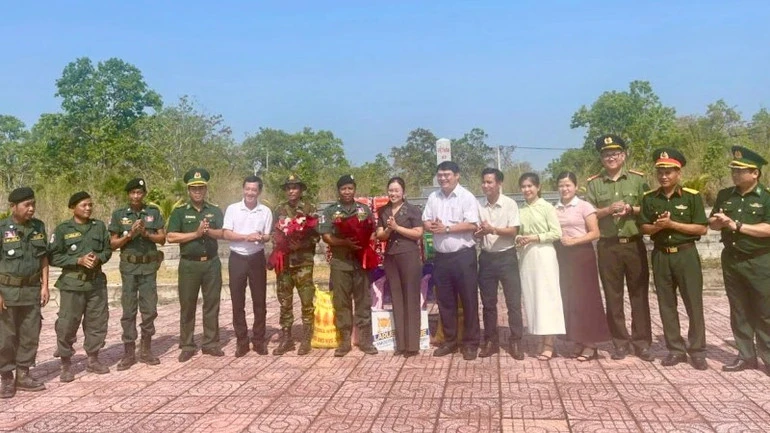 Bộ đội Biên phòng tỉnh Đắk Lắk chúc Tết Chôl Chnăm Thmây lực lượng bảo vệ biên giới Campuchia