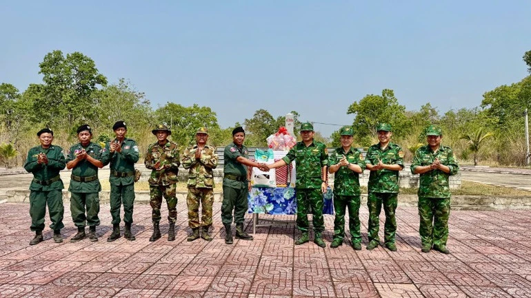 Bộ đội Biên phòng tỉnh Đắk Lắk chúc Tết Chôl Chnăm Thmây lực lượng bảo vệ biên giới Campuchia