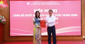 Bổ nhiệm lại chức danh Phó Giám đốc - Phó Tổng Biên tập Nhà xuất bản Chính trị quốc gia Sự thật đối với đồng chí Nguyễn Hoài Anh