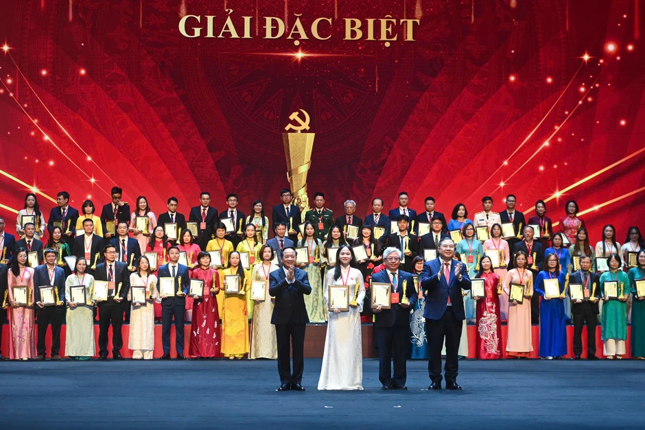 Bộ Nội vụ đạt 5 giải cuộc thi bảo vệ nền tảng tư tưởng của Đảng Bộ Nội vụ đạt 5 giải cuộc thi bảo vệ nền tảng tư tưởng của Đảng