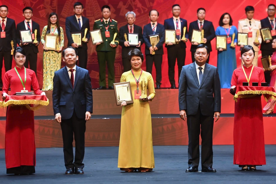 Bộ Nội vụ đạt 5 giải cuộc thi bảo vệ nền tảng tư tưởng của Đảng Bộ Nội vụ đạt 5 giải cuộc thi bảo vệ nền tảng tư tưởng của Đảng