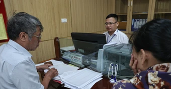 Bộ Nội vụ giải đáp việc tính thời gian nghỉ ốm khi xếp loại công chức