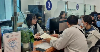 Bộ Nội vụ nói về việc cộng thời gian làm hợp đồng để xét tiếp nhận viên chức