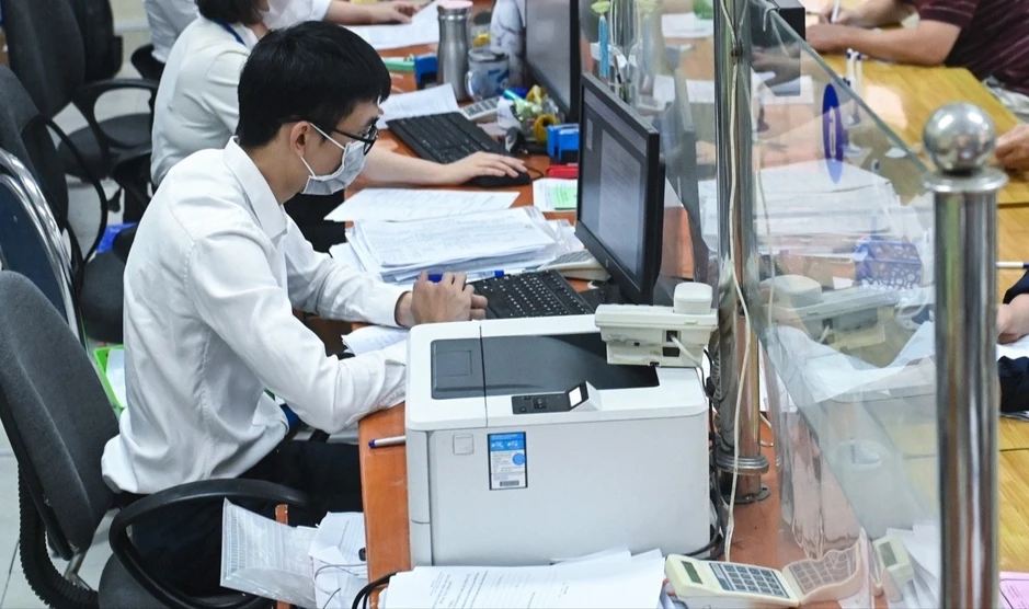 Bộ Nội vụ trả lời thắc mắc về việc viên chức bị cắt phụ cấp khi đi học Bộ Nội vụ trả lời thắc mắc về việc viên chức bị cắt phụ cấp khi đi học