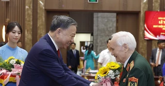 Bổ sung Huy hiệu 35 năm và 95 năm tuổi Đảng