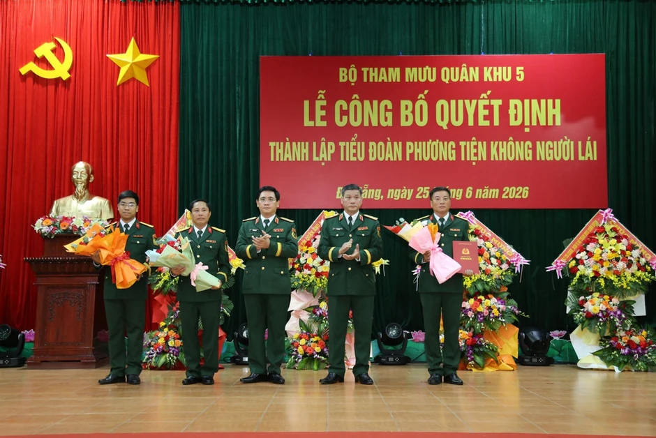 Bộ Tham mưu Quân khu 5 công bố quyết định thành lập Tiểu đoàn Phương tiện không người lái Bộ Tham mưu Quân khu 5 công bố quyết định thành lập Tiểu đoàn Phương tiện không người lái