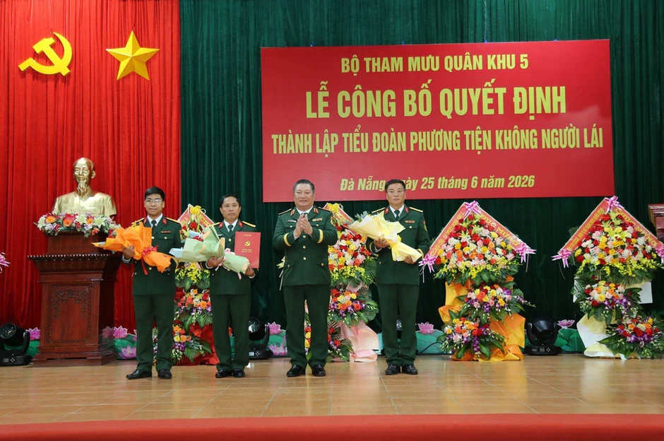 Bộ Tham mưu Quân khu 5 công bố quyết định thành lập Tiểu đoàn Phương tiện không người lái Bộ Tham mưu Quân khu 5 công bố quyết định thành lập Tiểu đoàn Phương tiện không người lái