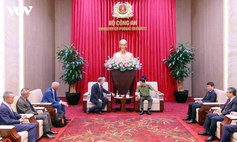 Bộ trưởng Bộ Công an Lương Tam Quang tiếp Phó Chủ tịch cấp cao Tập đoàn Leonardo