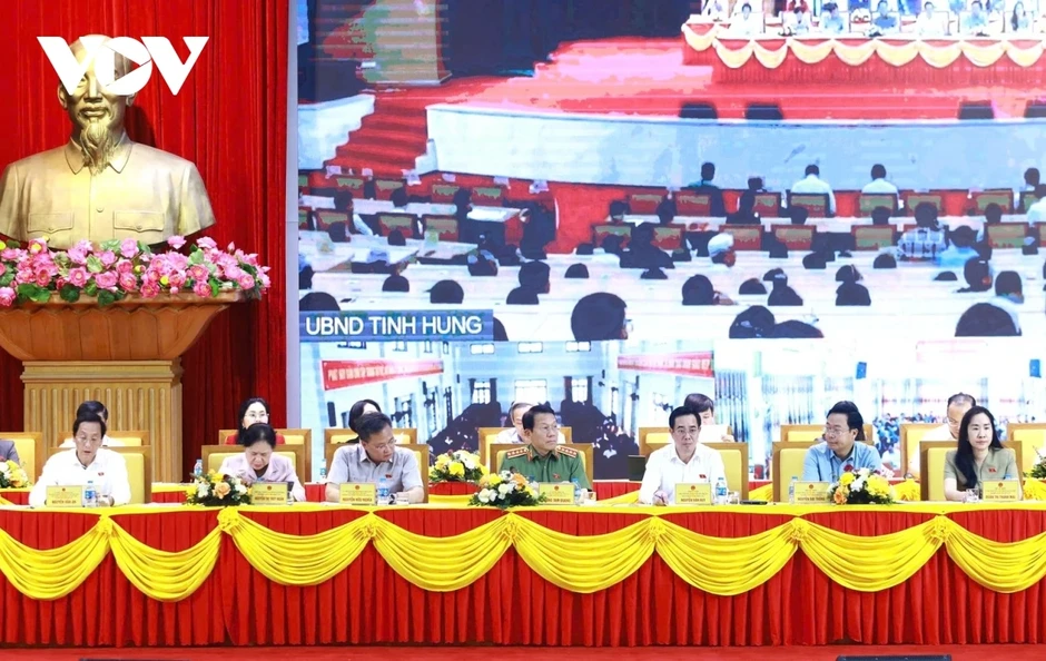 Bộ trưởng Bộ Công an Lương Tam Quang tiếp xúc cử tri tại tỉnh Hưng Yên Bộ trưởng Bộ Công an Lương Tam Quang tiếp xúc cử tri tại tỉnh Hưng Yên