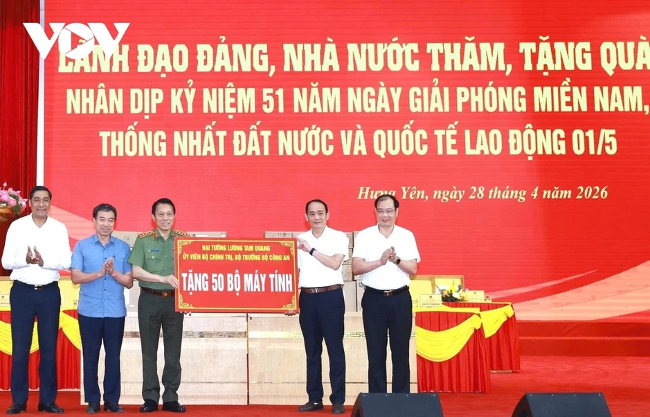 Bộ trưởng Bộ Công an Lương Tam Quang tiếp xúc cử tri tại tỉnh Hưng Yên Bộ trưởng Bộ Công an Lương Tam Quang tiếp xúc cử tri tại tỉnh Hưng Yên