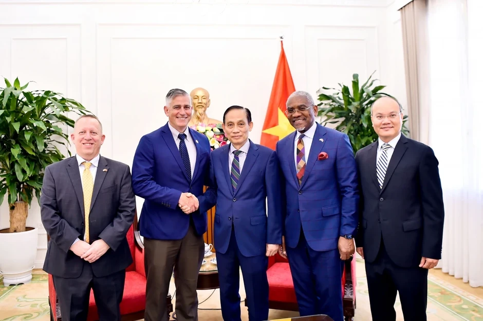 Bộ trưởng Bộ Ngoại giao Lê Hoài Trung tiếp Đoàn nghị sĩ Hoa Kỳ Bộ trưởng Bộ Ngoại giao Lê Hoài Trung tiếp Đoàn nghị sĩ Hoa Kỳ