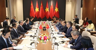 Bộ trưởng Bộ Ngoại giao Việt Nam trao đổi chiến lược với Bộ trưởng Bộ Ngoại giao Trung Quốc