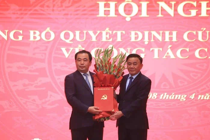 Bộ trưởng Bộ Nông nghiệp và Môi trường Trần Đức Thắng làm Bí thư Thành ủy Hà Nội Bộ trưởng Bộ Nông nghiệp và Môi trường Trần Đức Thắng làm Bí thư Thành ủy Hà Nội