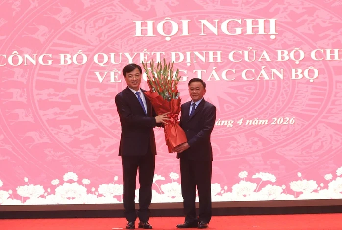 Bộ trưởng Bộ Nông nghiệp và Môi trường Trần Đức Thắng làm Bí thư Thành ủy Hà Nội Bộ trưởng Bộ Nông nghiệp và Môi trường Trần Đức Thắng làm Bí thư Thành ủy Hà Nội