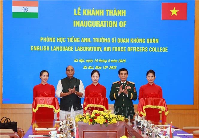 Bộ trưởng Bộ Quốc phòng Ấn Độ thăm chính thức Việt Nam Bộ trưởng Bộ Quốc phòng Ấn Độ thăm chính thức Việt Nam