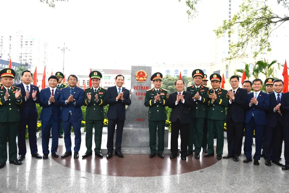 Bộ trưởng Bộ Quốc phòng Việt Nam và Trung Quốc chủ trì Giao lưu Hữu nghị quốc phòng biên giới Bộ trưởng Bộ Quốc phòng Việt Nam và Trung Quốc chủ trì Giao lưu Hữu nghị quốc phòng biên giới