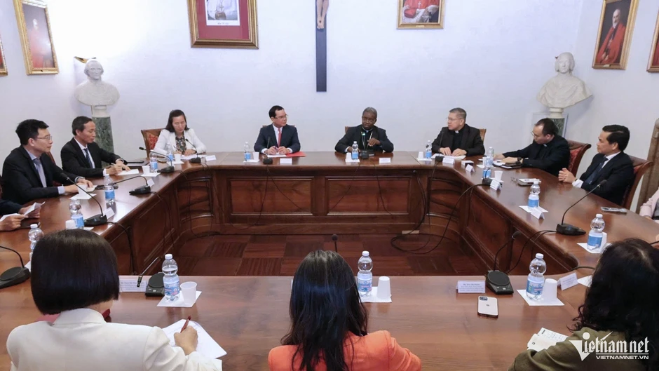 Bộ trưởng Dân tộc và Tôn giáo thăm, làm việc tại Bộ Truyền giáo của Tòa thánh Vatican Bộ trưởng Dân tộc và Tôn giáo thăm, làm việc tại Bộ Truyền giáo của Tòa thánh Vatican