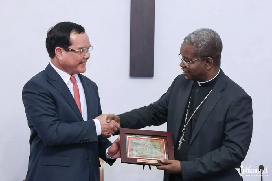 Bộ trưởng Dân tộc và Tôn giáo thăm, làm việc tại Bộ Truyền giáo của Tòa thánh Vatican Bộ trưởng Dân tộc và Tôn giáo thăm, làm việc tại Bộ Truyền giáo của Tòa thánh Vatican