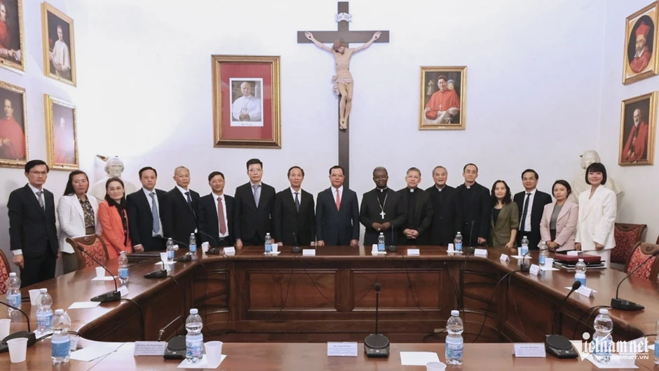 Bộ trưởng Dân tộc và Tôn giáo thăm, làm việc tại Bộ Truyền giáo của Tòa thánh Vatican Bộ trưởng Dân tộc và Tôn giáo thăm, làm việc tại Bộ Truyền giáo của Tòa thánh Vatican