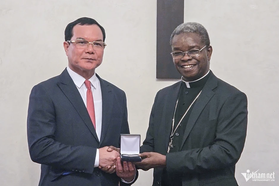 Bộ trưởng Dân tộc và Tôn giáo thăm, làm việc tại Bộ Truyền giáo của Tòa thánh Vatican Bộ trưởng Dân tộc và Tôn giáo thăm, làm việc tại Bộ Truyền giáo của Tòa thánh Vatican