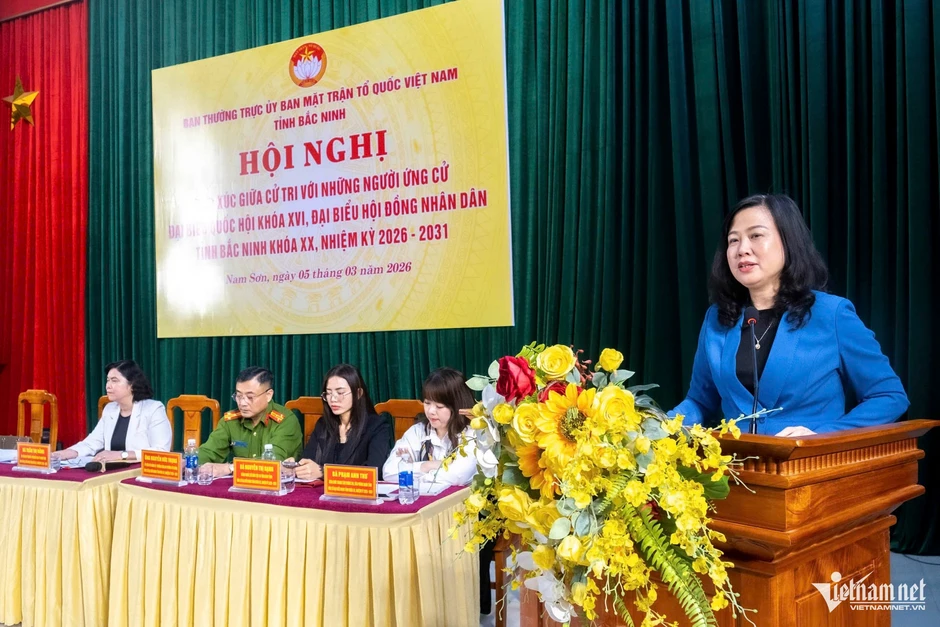 Bộ trưởng Đào Hồng Lan trình bày chương trình hành động trước cử tri Bắc Ninh