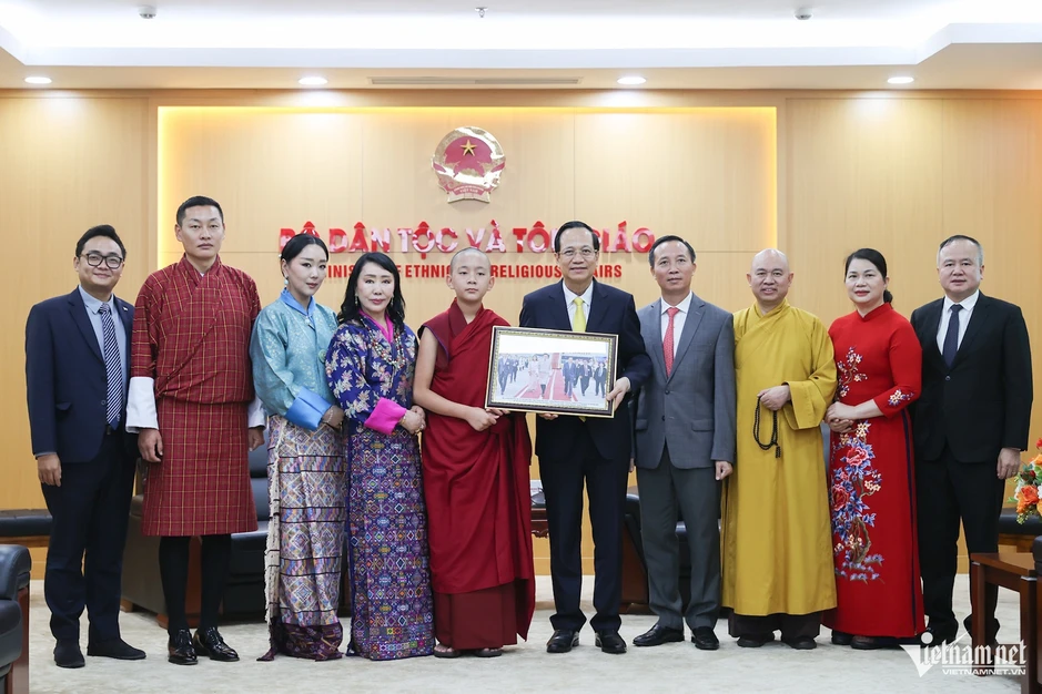 Bộ trưởng Đào Ngọc Dung tiếp Hoàng tôn Vairochana Rinpoche Bộ trưởng Đào Ngọc Dung tiếp Hoàng tôn Vairochana Rinpoche