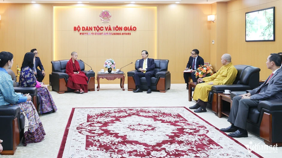 Bộ trưởng Đào Ngọc Dung tiếp Hoàng tôn Vairochana Rinpoche Bộ trưởng Đào Ngọc Dung tiếp Hoàng tôn Vairochana Rinpoche