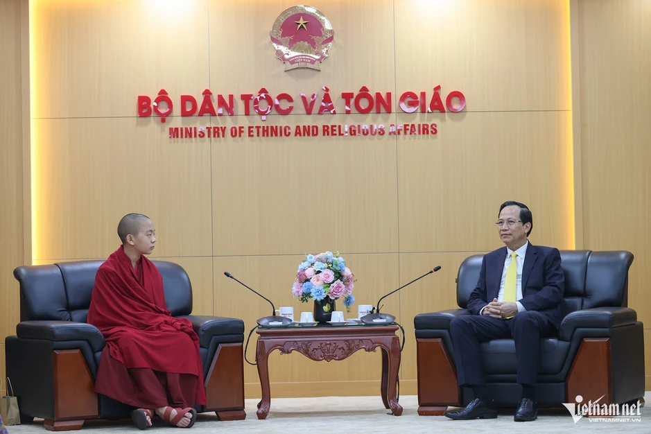 Bộ trưởng Đào Ngọc Dung tiếp Hoàng tôn Vairochana Rinpoche Bộ trưởng Đào Ngọc Dung tiếp Hoàng tôn Vairochana Rinpoche