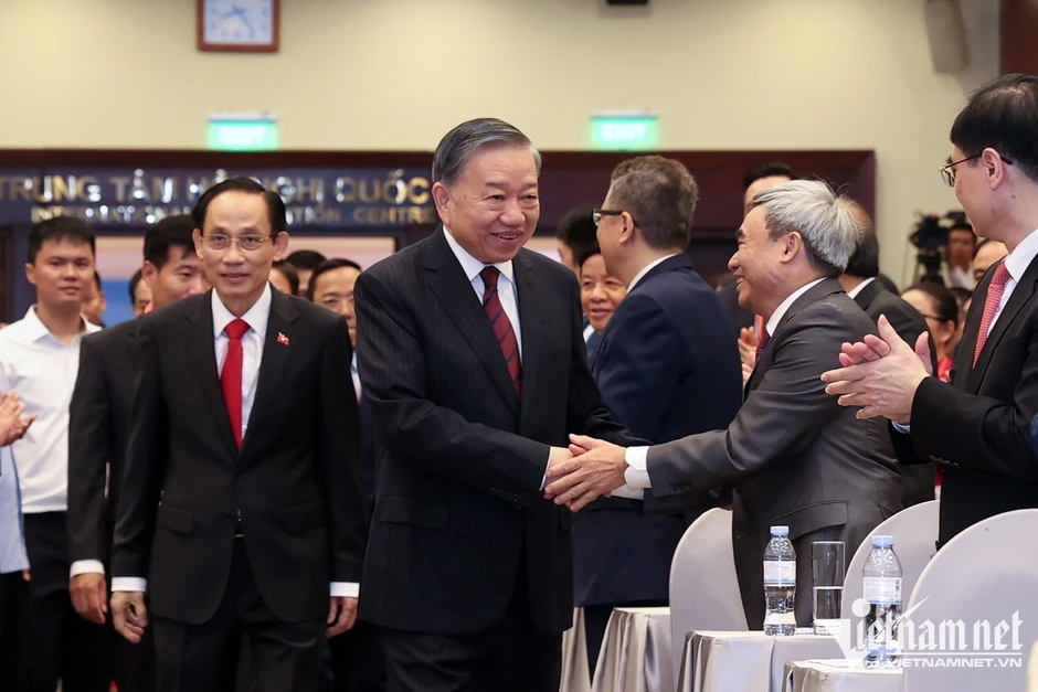Bộ trưởng Lê Hoài Trung nói về trách nhiệm, vinh dự lịch sử của ngành Ngoại giao Bộ trưởng Lê Hoài Trung nói về trách nhiệm, vinh dự lịch sử của ngành Ngoại giao