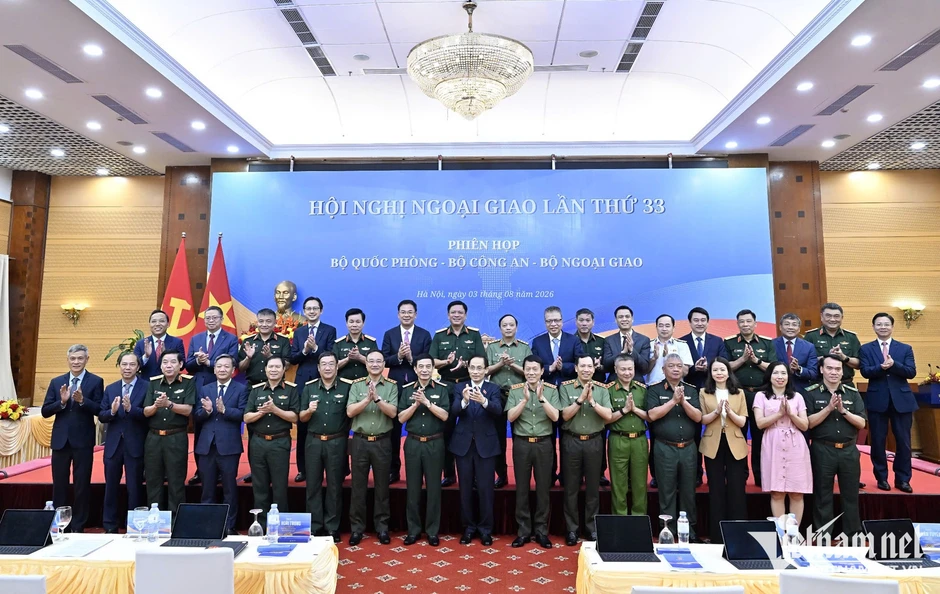 Bộ trưởng Lê Hoài Trung nói về trách nhiệm, vinh dự lịch sử của ngành Ngoại giao Bộ trưởng Lê Hoài Trung nói về trách nhiệm, vinh dự lịch sử của ngành Ngoại giao