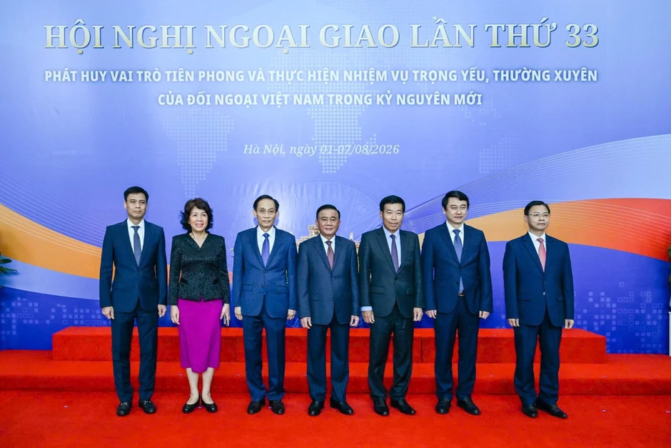 Bộ trưởng Lê Hoài Trung nói về trách nhiệm, vinh dự lịch sử của ngành Ngoại giao Bộ trưởng Lê Hoài Trung nói về trách nhiệm, vinh dự lịch sử của ngành Ngoại giao