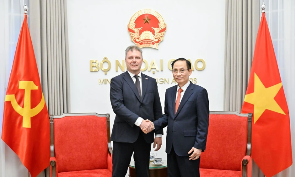 Bộ trưởng Lê Hoài Trung tiếp Chủ tịch Đảng Cộng sản Séc Roman Roun Bộ trưởng Lê Hoài Trung tiếp Chủ tịch Đảng Cộng sản Séc Roman Roun