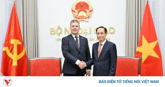 Bộ trưởng Lê Hoài Trung tiếp Chủ tịch Đảng Cộng sản Séc Roman Roun