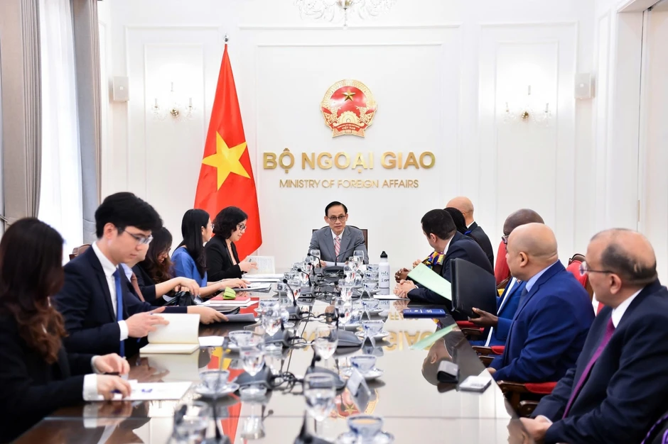 Bộ trưởng Lê Hoài Trung tiếp Nhóm Đại sứ các nước châu Phi tại Việt Nam Bộ trưởng Lê Hoài Trung tiếp Nhóm Đại sứ các nước châu Phi tại Việt Nam
