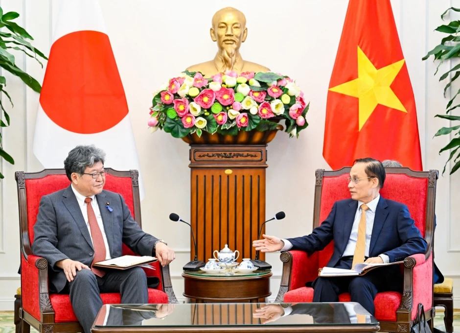 Bộ trưởng Lê Hoài Trung tiếp Quyền Tổng Thư ký Đảng Dân chủ Tự do Nhật Bản Bộ trưởng Lê Hoài Trung tiếp Quyền Tổng Thư ký Đảng Dân chủ Tự do Nhật Bản