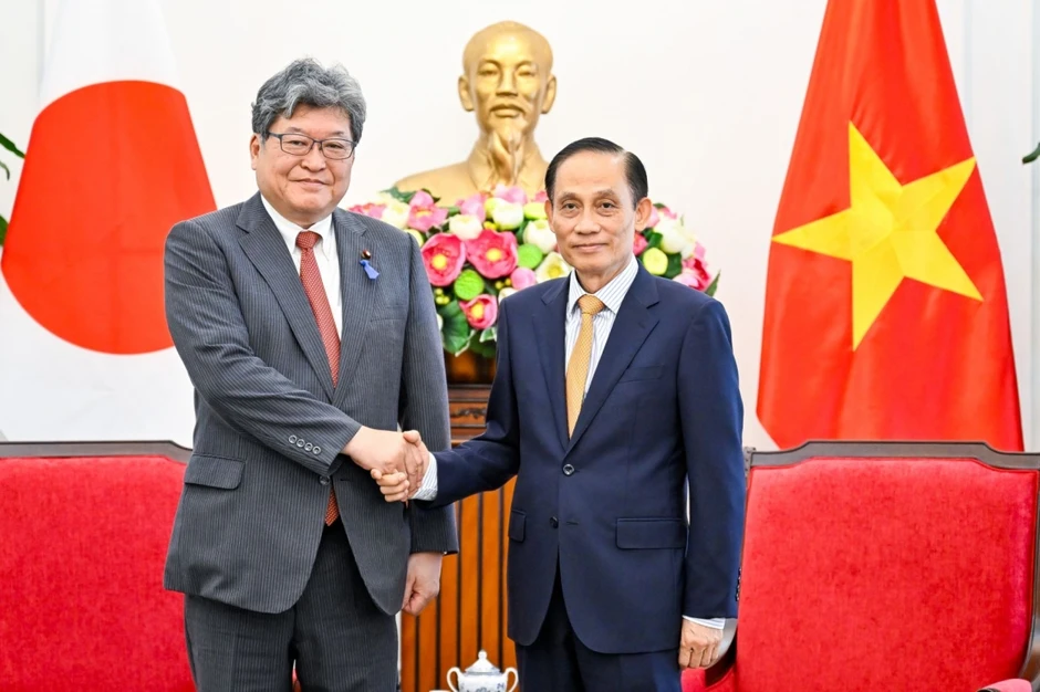 Bộ trưởng Lê Hoài Trung tiếp Quyền Tổng Thư ký Đảng Dân chủ Tự do Nhật Bản Bộ trưởng Lê Hoài Trung tiếp Quyền Tổng Thư ký Đảng Dân chủ Tự do Nhật Bản