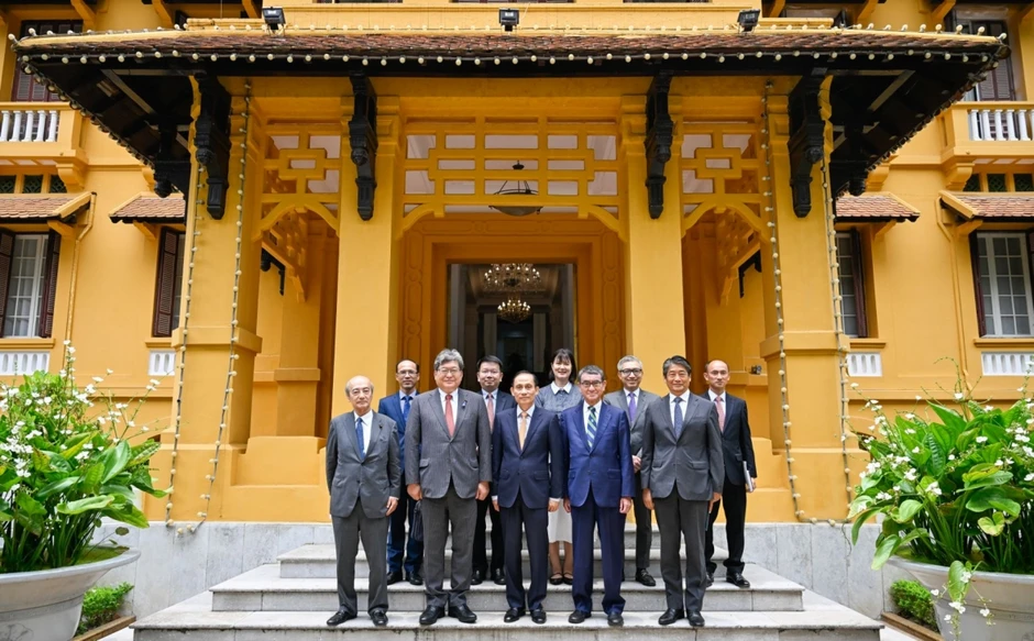 Bộ trưởng Lê Hoài Trung tiếp Quyền Tổng Thư ký Đảng Dân chủ Tự do Nhật Bản Bộ trưởng Lê Hoài Trung tiếp Quyền Tổng Thư ký Đảng Dân chủ Tự do Nhật Bản