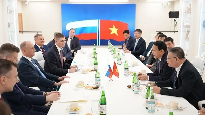 Bộ trưởng Lương Tam Quang hội đàm với Trợ lý Tổng thống Nga Nikolai Patrushev Bộ trưởng Lương Tam Quang hội đàm với Trợ lý Tổng thống Nga Nikolai Patrushev