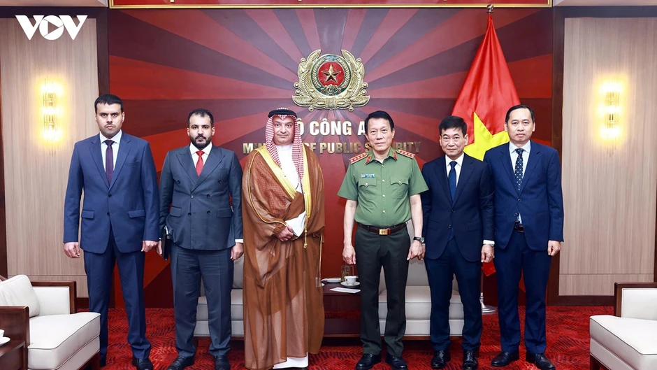 Bộ trưởng Lương Tam Quang tiếp Đại sứ đặc mệnh toàn quyền Vương quốc Saudi Arabia Bộ trưởng Lương Tam Quang tiếp Đại sứ đặc mệnh toàn quyền Vương quốc Saudi Arabia