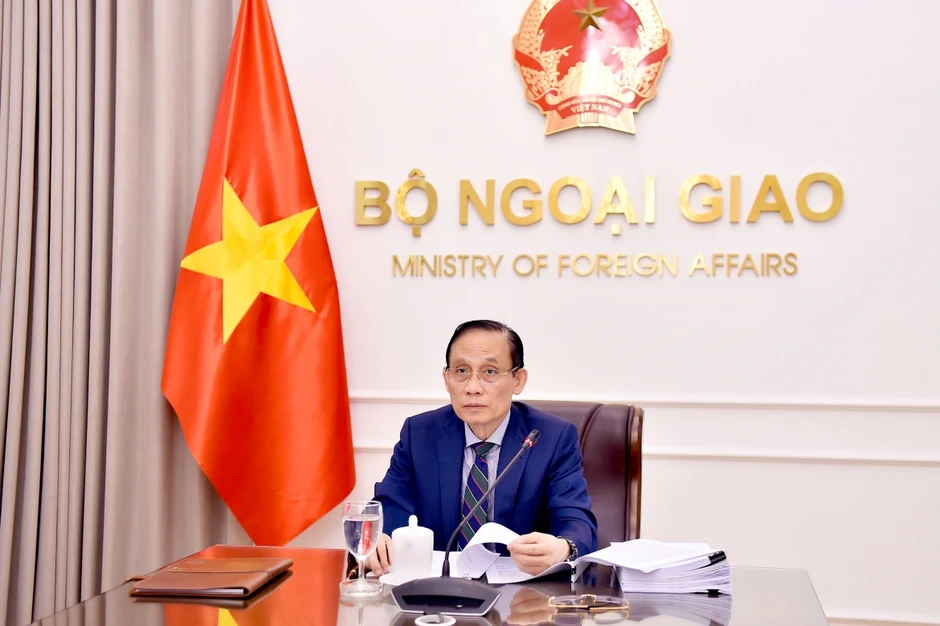 Bộ trưởng Ngoại giao Lê Hoài Trung điện đàm với Ngoại trưởng Algeria và Namibia Bộ trưởng Ngoại giao Lê Hoài Trung điện đàm với Ngoại trưởng Algeria và Namibia
