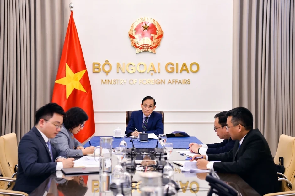 Bộ trưởng Ngoại giao Lê Hoài Trung điện đàm với Ngoại trưởng Algeria và Namibia Bộ trưởng Ngoại giao Lê Hoài Trung điện đàm với Ngoại trưởng Algeria và Namibia