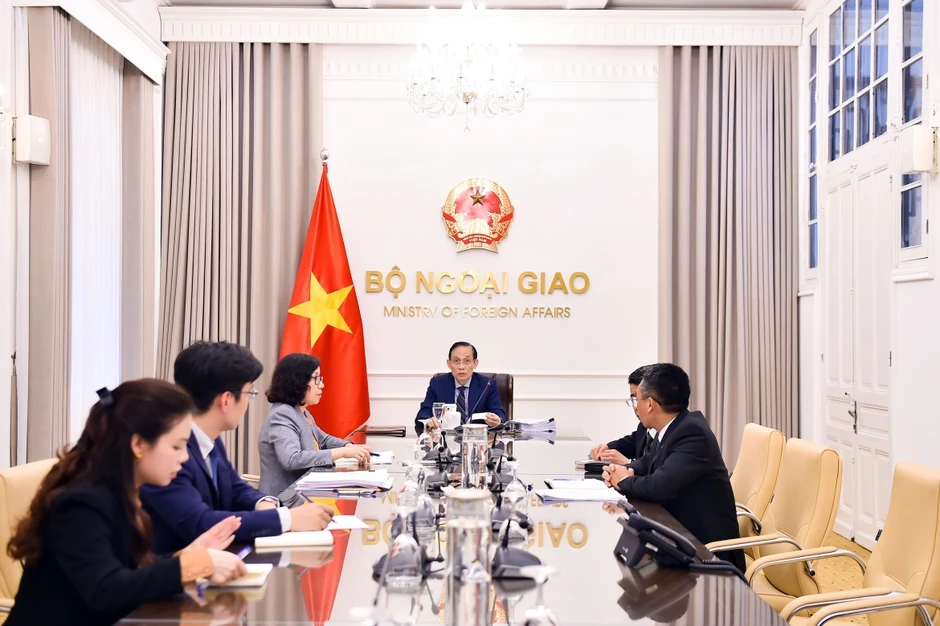 Bộ trưởng Ngoại giao Lê Hoài Trung điện đàm với Ngoại trưởng Algeria và Namibia Bộ trưởng Ngoại giao Lê Hoài Trung điện đàm với Ngoại trưởng Algeria và Namibia