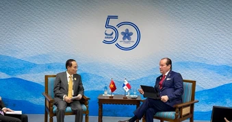 Bộ trưởng Ngoại giao Lê Hoài Trung gặp Bộ trưởng Ngoại giao Panama Javier Eduardo Martínez-Acha Vásquez