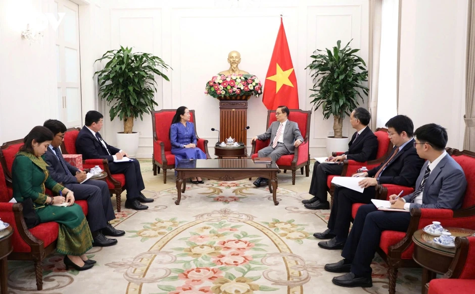 Bộ trưởng Ngoại giao Lê Hoài Trung tiếp Đại sứ Campuchia Bộ trưởng Ngoại giao Lê Hoài Trung tiếp Đại sứ Campuchia