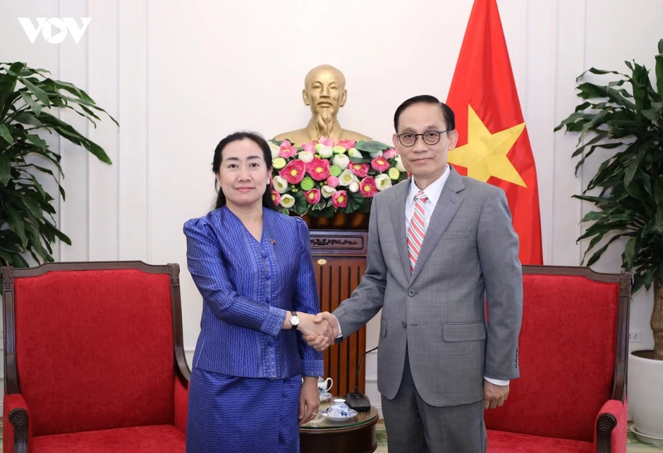 Bộ trưởng Ngoại giao Lê Hoài Trung tiếp Đại sứ Campuchia Bộ trưởng Ngoại giao Lê Hoài Trung tiếp Đại sứ Campuchia